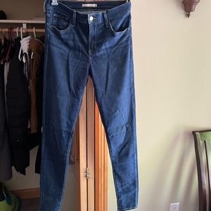 Levi’s 720 High Rise Super Skinny Jean Size 28